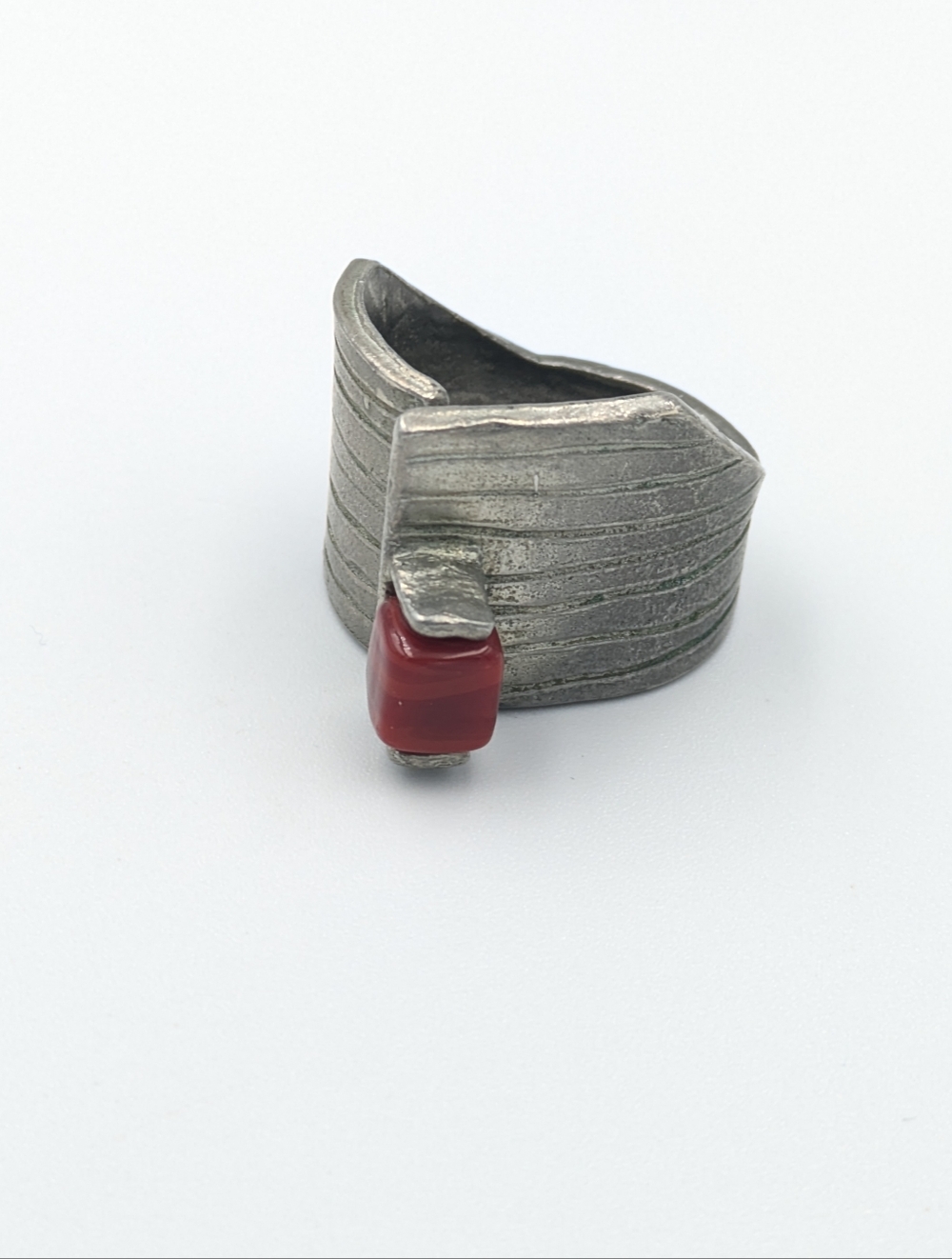 Signed modernist pewter and red glass cube ring - Picture 9 of 10